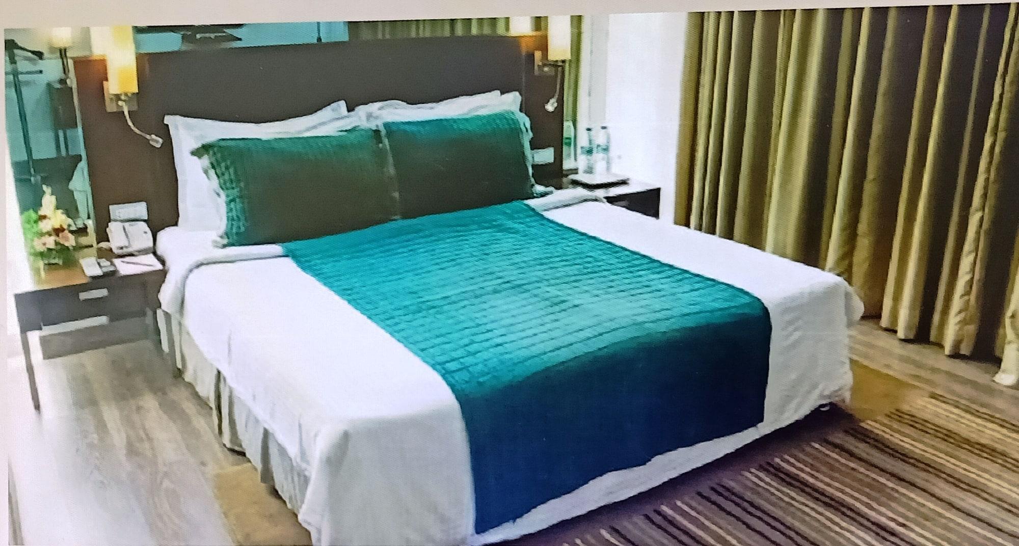 St Laurn Koregaon Park Pune Ngoại thất bức ảnh