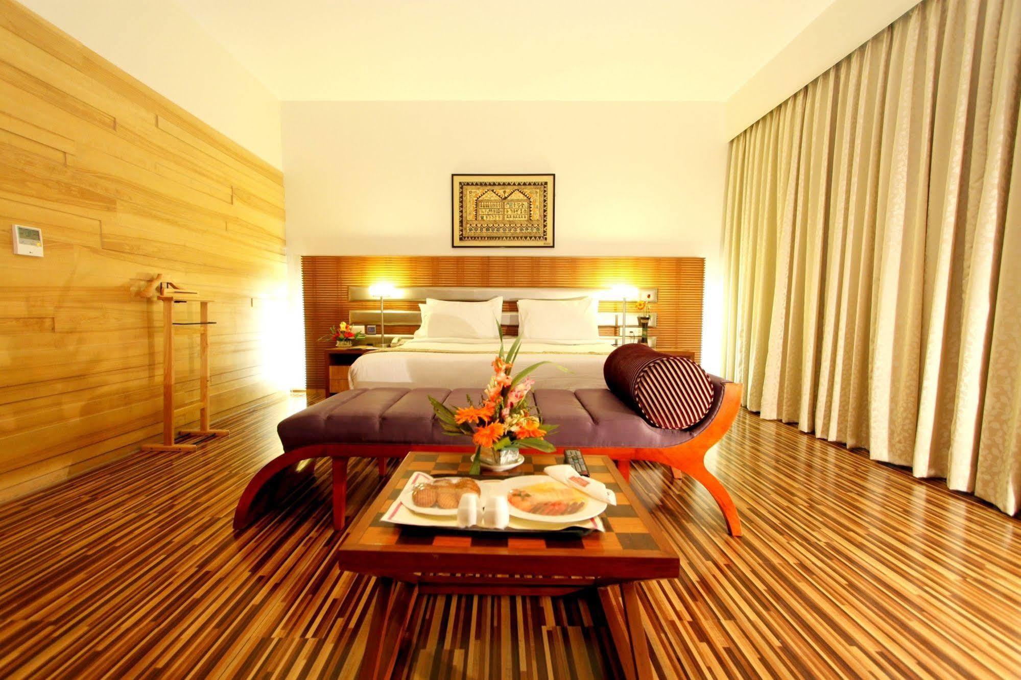 St Laurn Koregaon Park Pune Ngoại thất bức ảnh