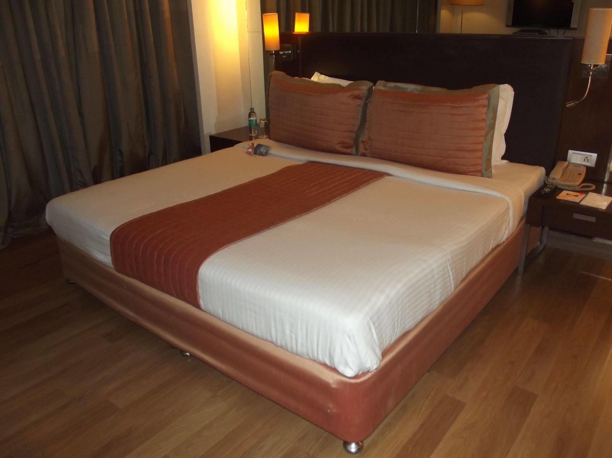 St Laurn Koregaon Park Pune Ngoại thất bức ảnh