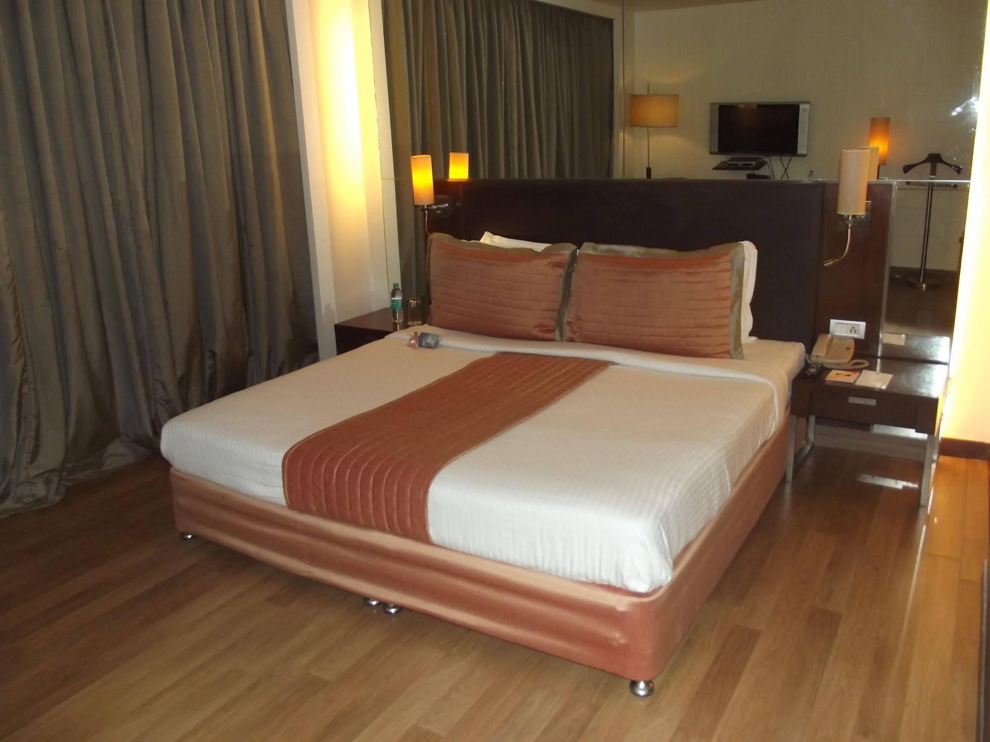 St Laurn Koregaon Park Pune Ngoại thất bức ảnh